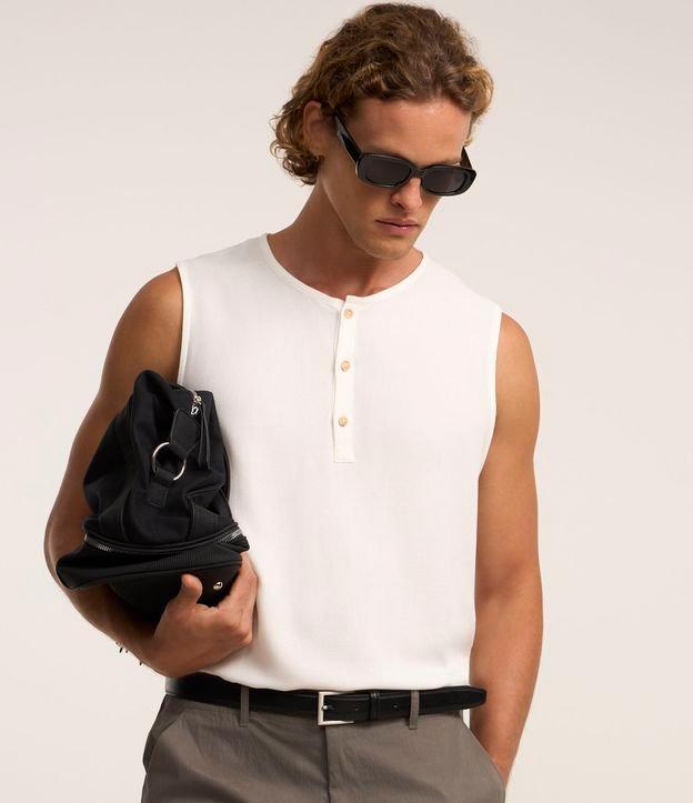 Regata Regular em Crepe com Botões na Gola - 2