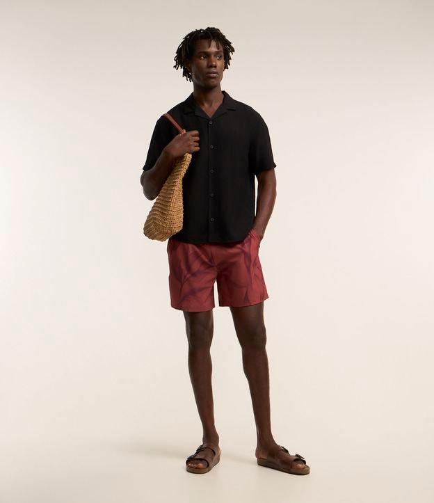 Bermuda em Microfibra com Cós Elástico e Estampa de Folhagem - 2