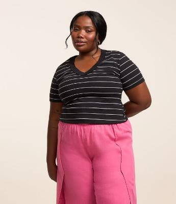 Blusa em Ribana Listrada com Gola V Curve & Plus Size