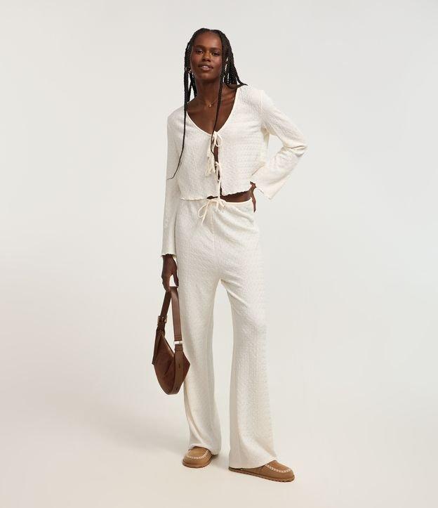 Calça Reta Texturizada com Mini Cós e Amarração - 3