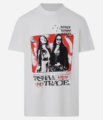 Camiseta Comfort em Algodão com Estampa Tasha e Tracie