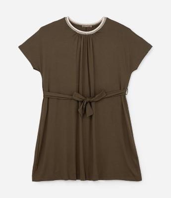 Vestido Curto em Crepe com Gola de Tricô Curve & Plus Size