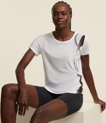 Camiseta Esportiva Alongada com Estampa de Ondas