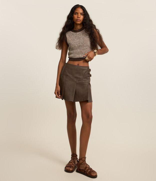 Saia Evasê Curta em PU com Pregas - 2