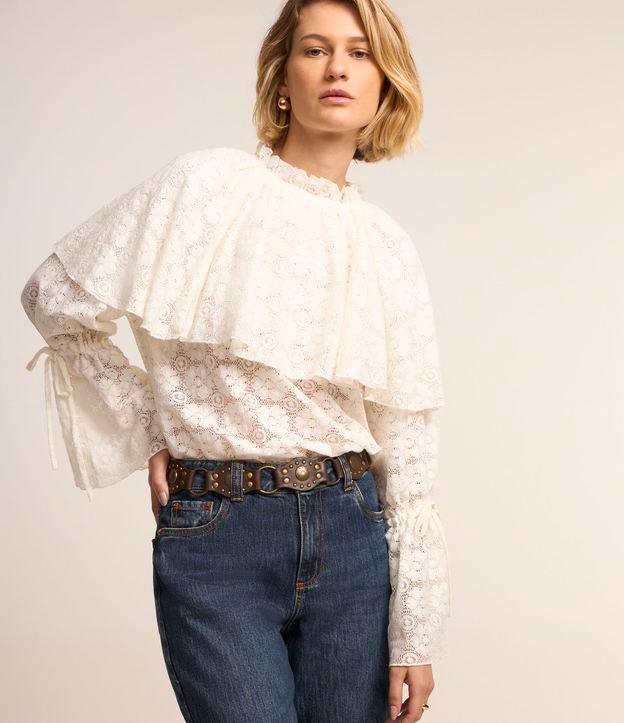 Blusa Manga Longa em Laise com Babados e Amarração nos Punhos. - 2