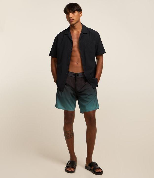 Bermuda em Microfibra com Cós Fixo e Estampa Degrade - 2