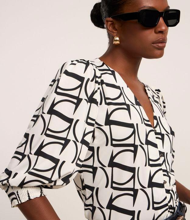 Blusa Manga 3/4 em Microfibra com Estampa Geométrica - 2