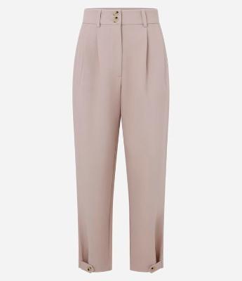 Calça Cenoura de Alfaiataria com Detalhe na Barra e Botões no Cós