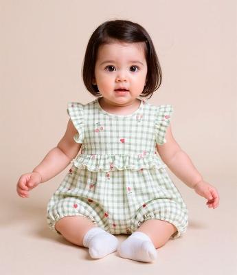 Macaquinho Infantil com Babadinhos e Estampa Xadrez - Tam 0 a 18 meses