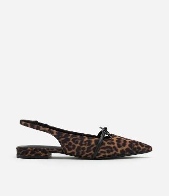 Sapatilha Slingback Estampa Animal Print e Laçinho