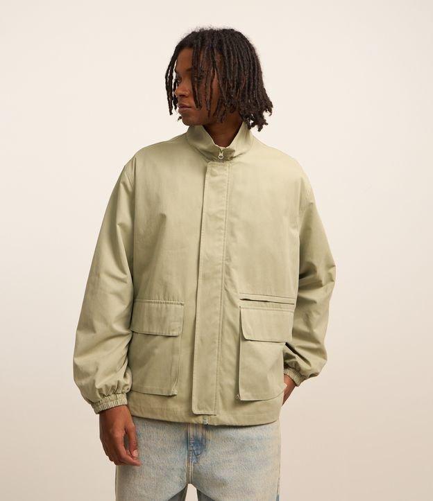 Jaqueta com Gola Alta e Bolsos Largos - 1