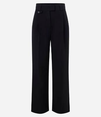 Calça Wide Alfaiataria em Crepe com Detalhe de Lapela