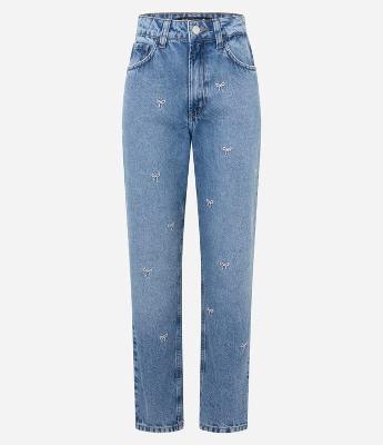 Calça Mom Comfort Jeans com Bordadinhos de Lacinhos