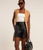 Short em PU com Pregas Frontais e Dois Botões - 2