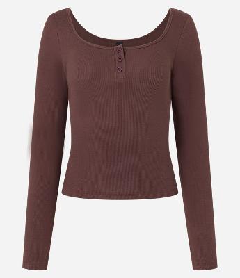 Blusa em Ribana com Decote U e Botões