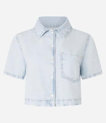 Camisa Cropped em Jeans Delavê com Bolso no Peito