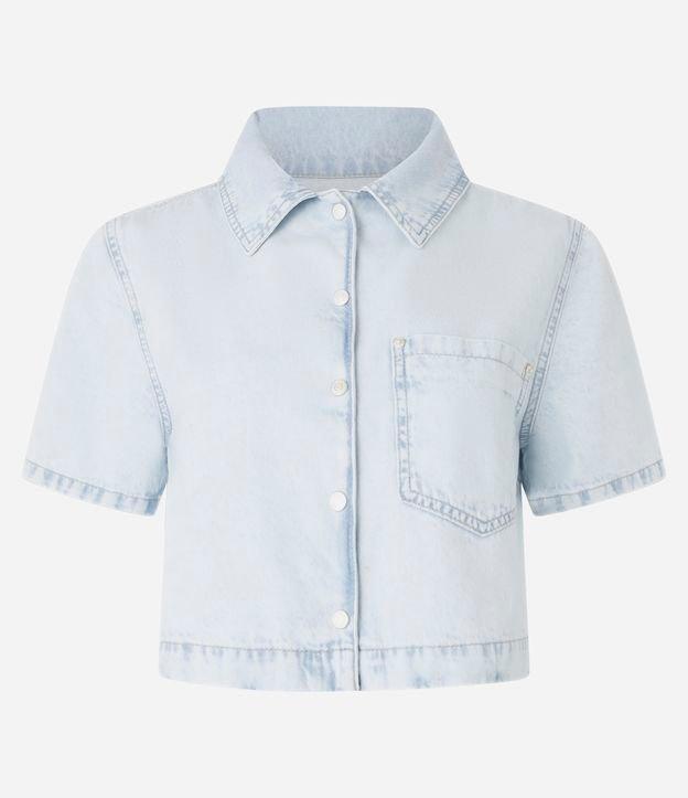 Camisa Cropped em Jeans Delavê com Bolso no Peito - 1