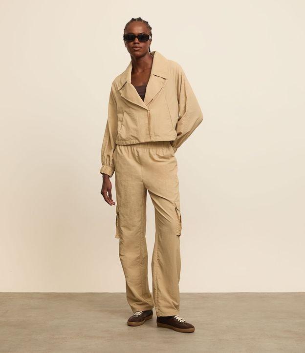 Calça Reta Esportiva em Poliamida com Cós Elástico e Bolsos Cargo Laterais - 2