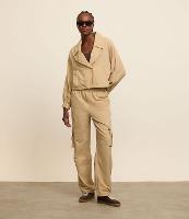 Calça Reta Esportiva em Poliamida com Cós Elástico e Bolsos Cargo Laterais - 2