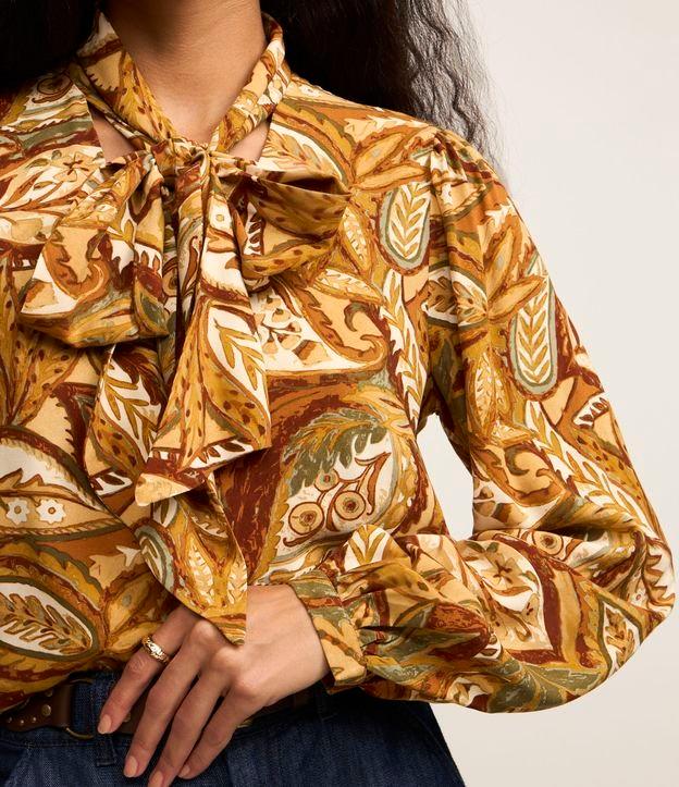 Blusa em Viscose com Gola Laço e Estampa Paisley - 2