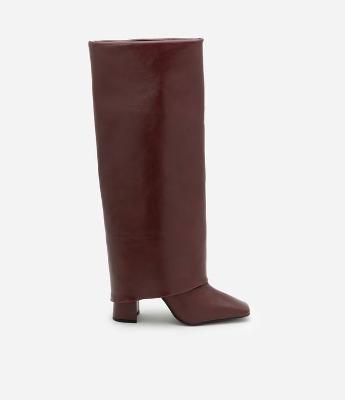 Bota Cano Alto em PU com Bico Quadrado e Pala Longa