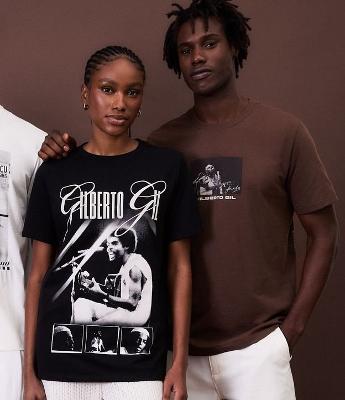 Camiseta Comfort em Algodão com Estampa Gilberto Gil