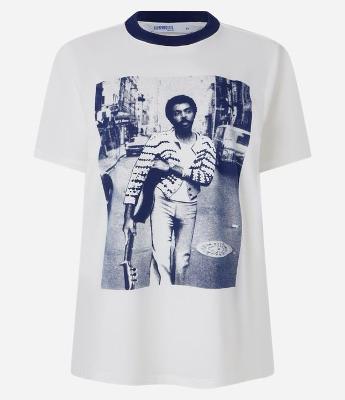 Camiseta em Algodão com Estampa Gilberto Gil e Violão