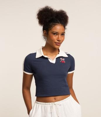 Blusa Cropped em Algodão com Gola Polo e Bordado de Cerejinhas