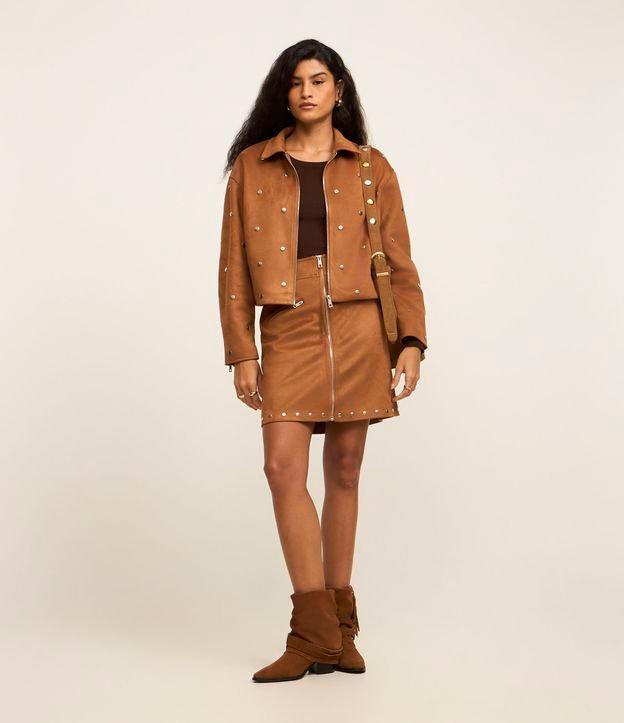 Saia Reta Cintura Alta em Suede com Zíper Frontal e Rebites na Barra - 2