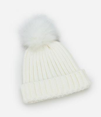 Touca em Tricô Básico com Pompom