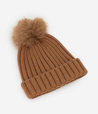 Touca em Tricô Básico com Pompom