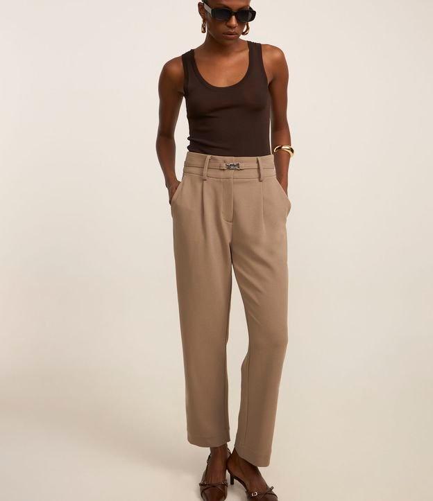 Calça Cenoura em Crepe com Cinto Fino com Fivela - 2
