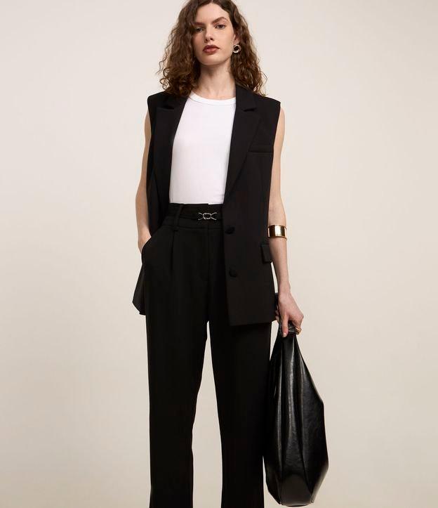 Calça Cenoura em Crepe com Cinto Fino com Fivela - 2