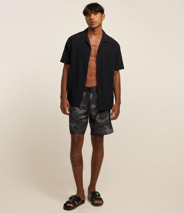 Bermuda em Microfibra com Estampa Camuflada - 1