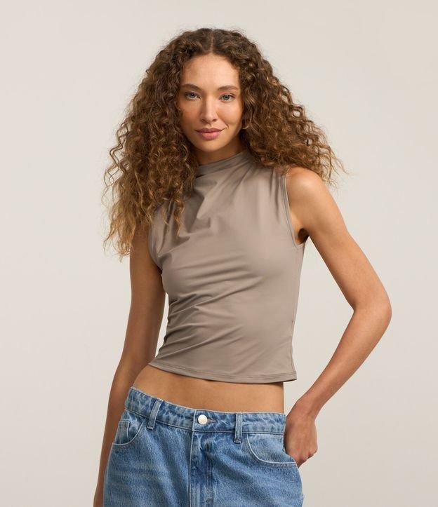 Blusa Sem Manga em Microfibra com Gola Alta e Decote nas Costas - 2