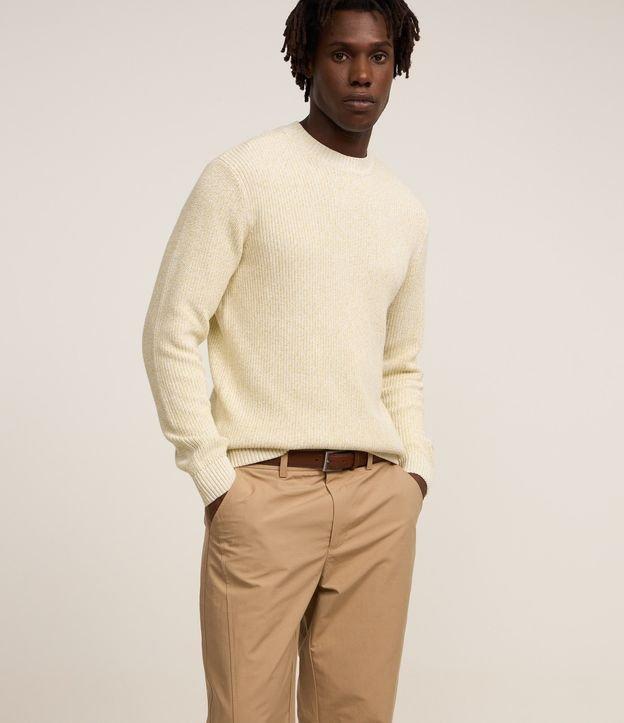 Calça em Sarja com Detalhe em Recortes e Bolsos - 2