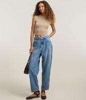 Blusa Curta e Canelada em Tricô com Ombro Alongado - 2