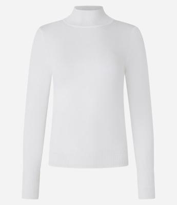 Blusa em Viscose com Gola Alta e Lacinho Bordado