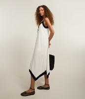 Vestido de Alcinha Midi em Viscose com Barra Assimétrica - 3