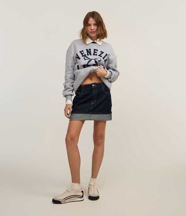 Saia Curta em Jeans com Barra Dobrada e Cintura Alta - 2