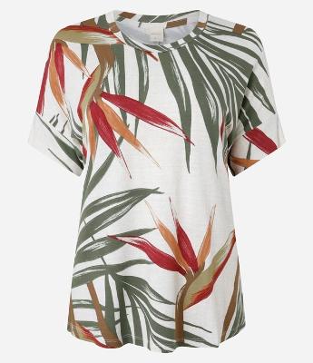 Blusa T-Shirt em Viscose com Estampa Folhagem