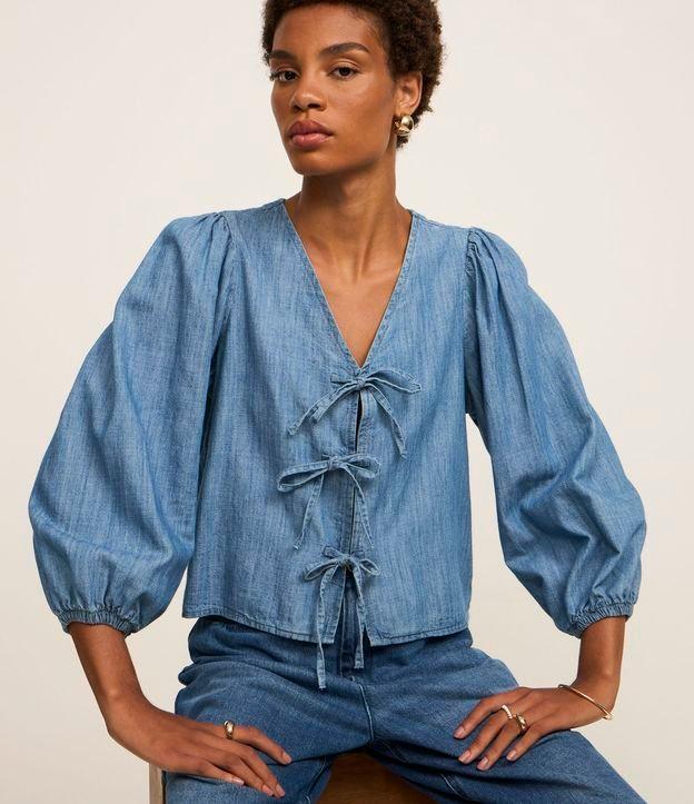 Blusa em Jeans com Laços Frontais e Manga Bufante - 2