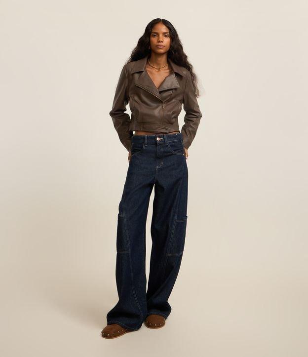 Calça Wide em Jeans com Recorte Transpassado e Bolso Cargo - 3