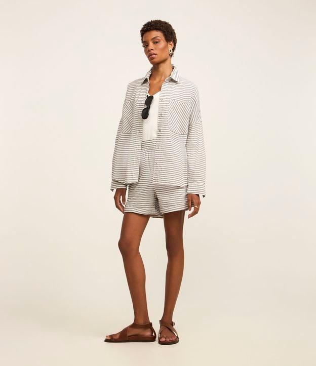 Short Runner em Sarja com Listras em Fio Tinto e Barra Dobrada - 2