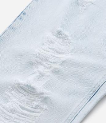 Calça Reta em Jeans com Rasgos na Perna Curve & Plus Size