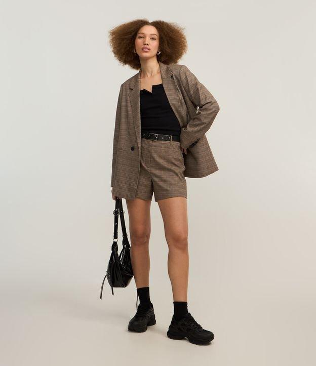 Short em Alfaiataria Xadrez com Bolsinhos Embutidos - 2