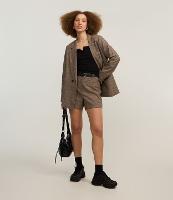 Short em Alfaiataria Xadrez com Bolsinhos Embutidos - 2