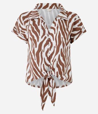 Blusa em Piquet com Botões e Estampa Folhagem