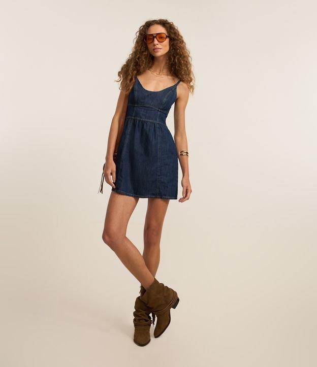 Vestido Curto em Jeans com Alcinha e Recorte no Busto - 2