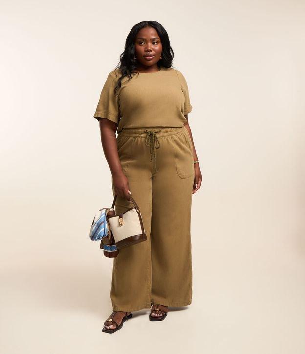 Calça Pantalona em Sarja Leve e Amarração Curve & Plus Size - 1